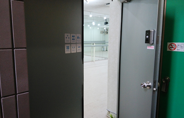 国分寺南口校入り口