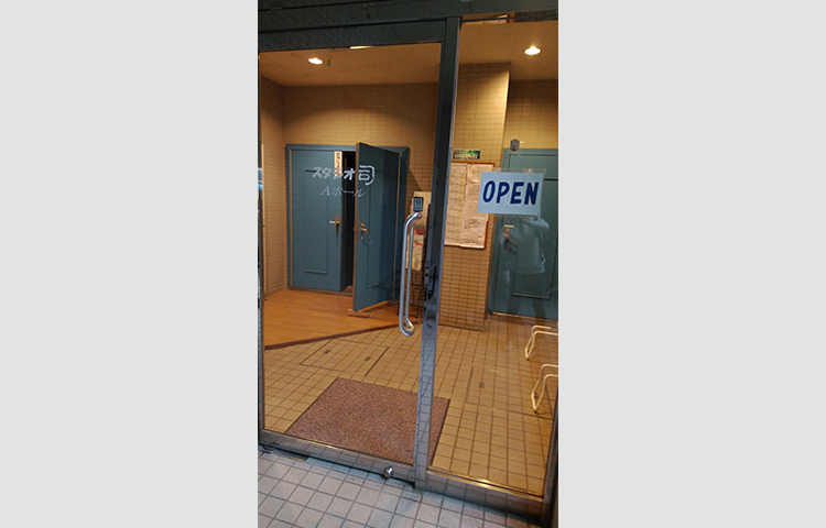 国分寺本校入り口